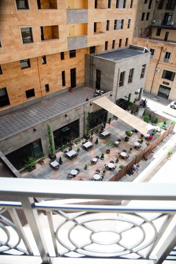 City Center Appartment At Buzand St. Yerevan Ngoại thất bức ảnh