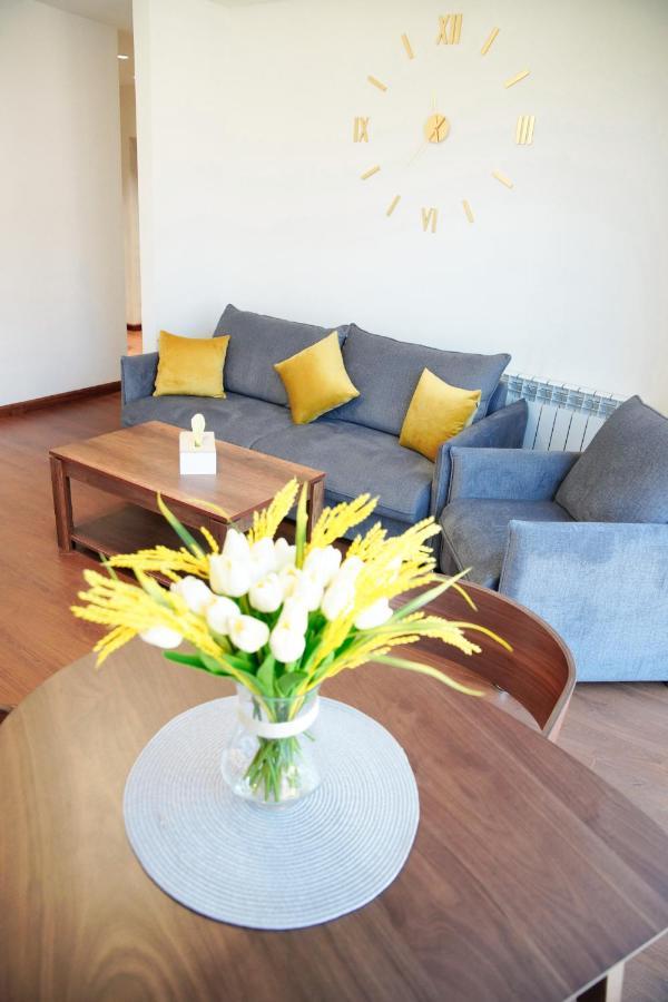 City Center Appartment At Buzand St. Yerevan Ngoại thất bức ảnh